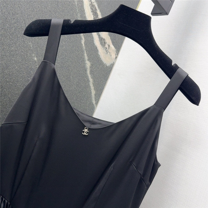 Ch**el v-neck suspender pleated dress