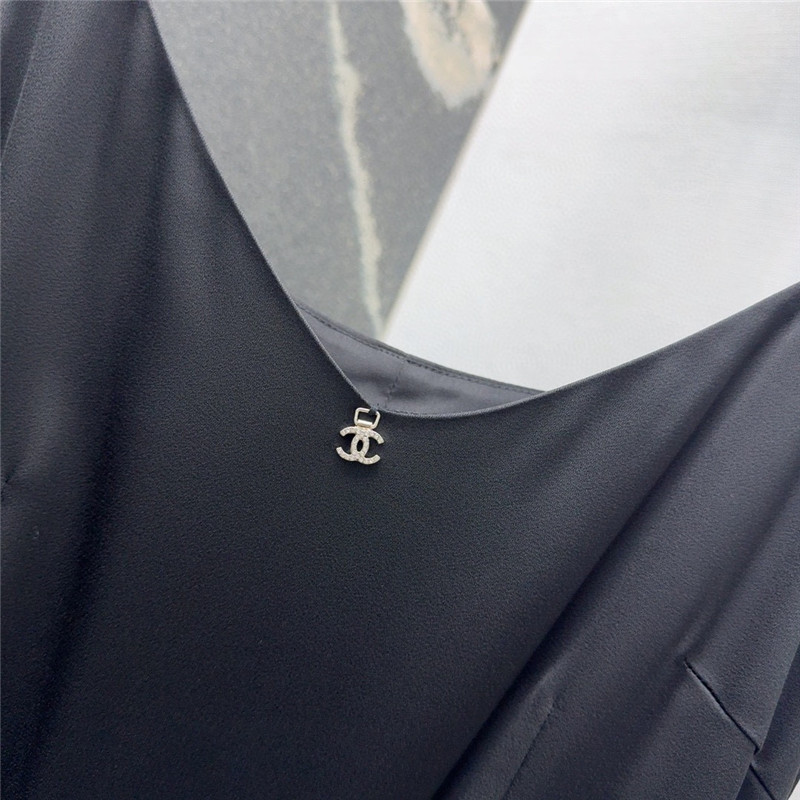 Ch**el v-neck suspender pleated dress