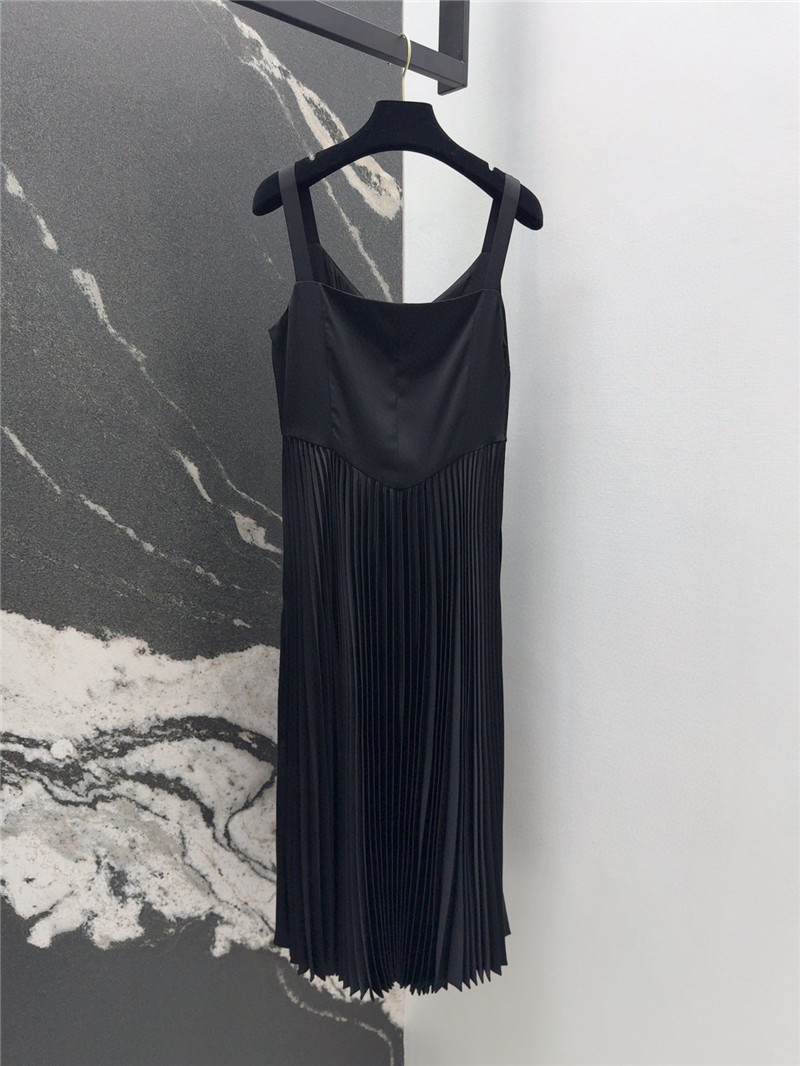 Ch**el v-neck suspender pleated dress