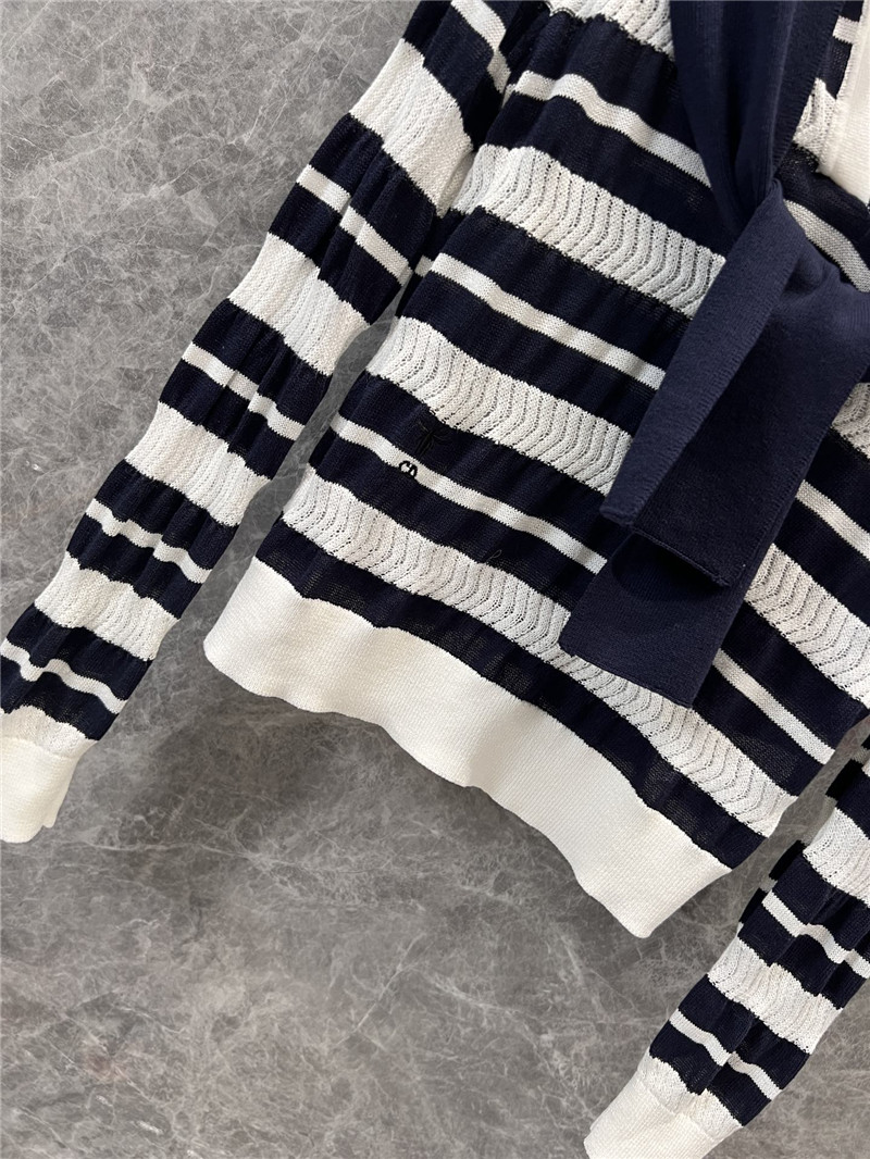 D10r sailor collar and bow sweater