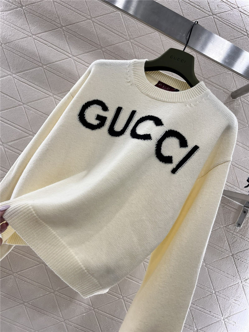 Gvc*1 logo intarsia wool jumper in ivory