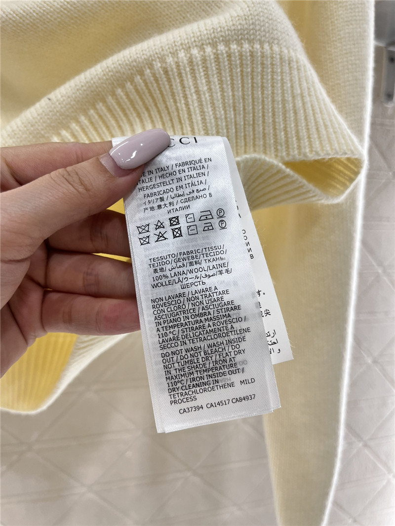 Gvc*1 logo intarsia wool jumper in ivory