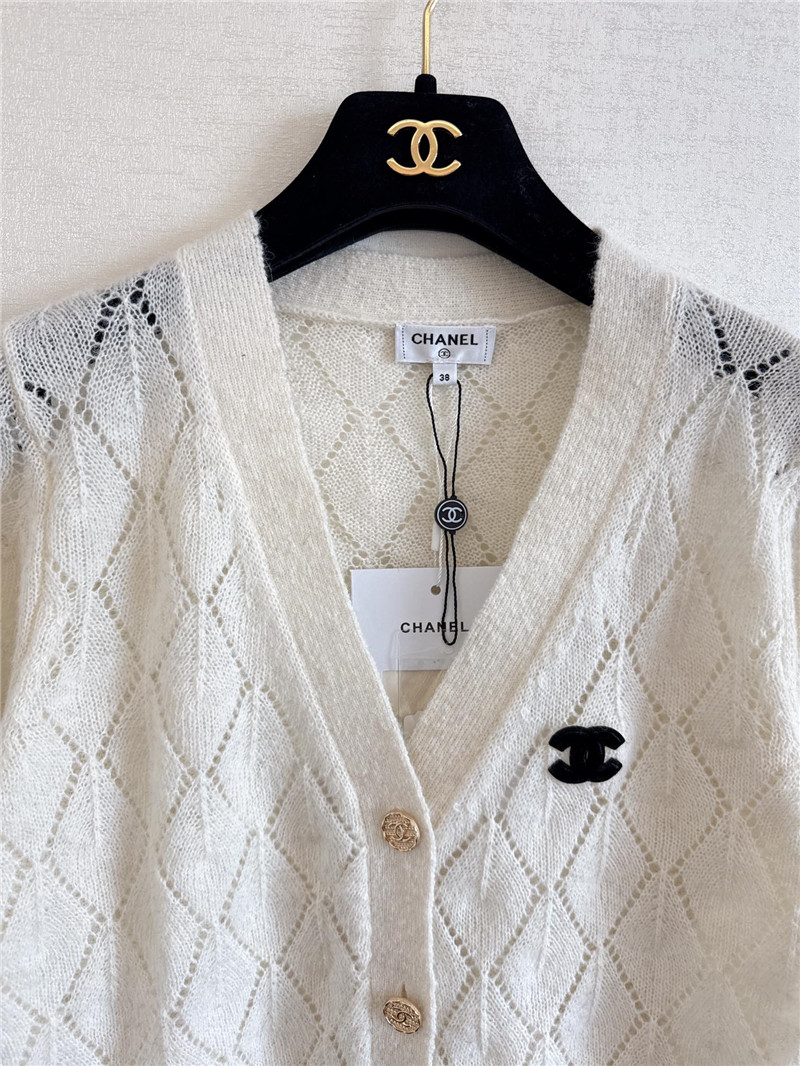 ch**el crop hollow D1am0nd cardigan in white