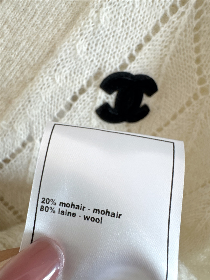 ch**el crop hollow D1am0nd cardigan in white