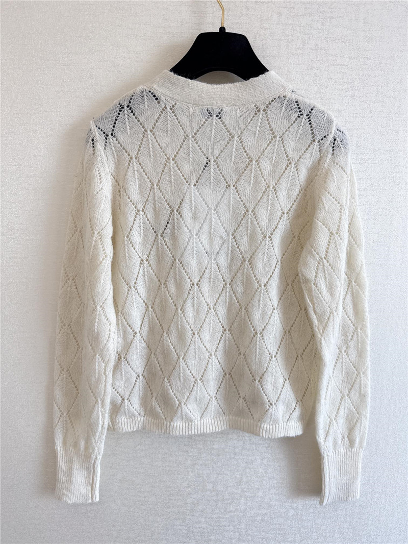 ch**el crop hollow D1am0nd cardigan in white