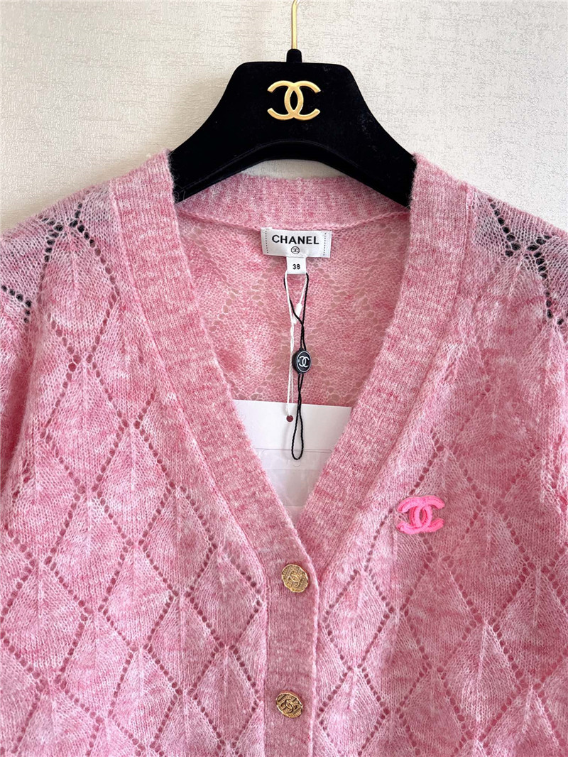 ch**el crop hollow D1am0nd cardigan in pink