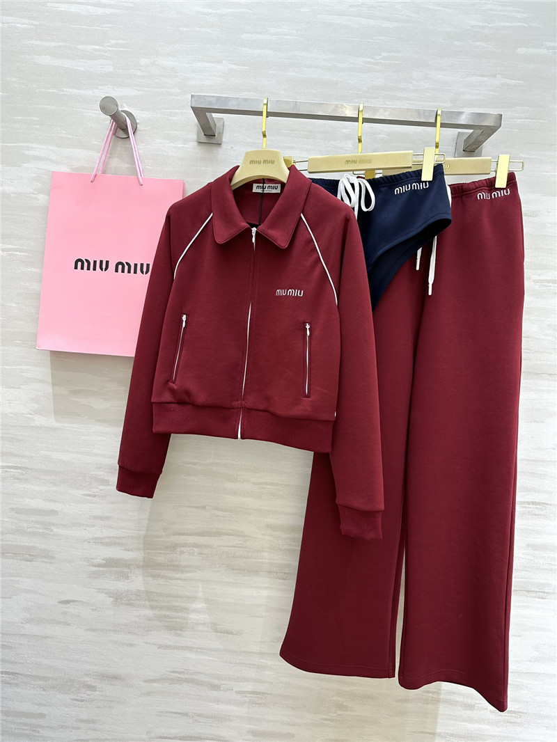 M1um1u sports suit