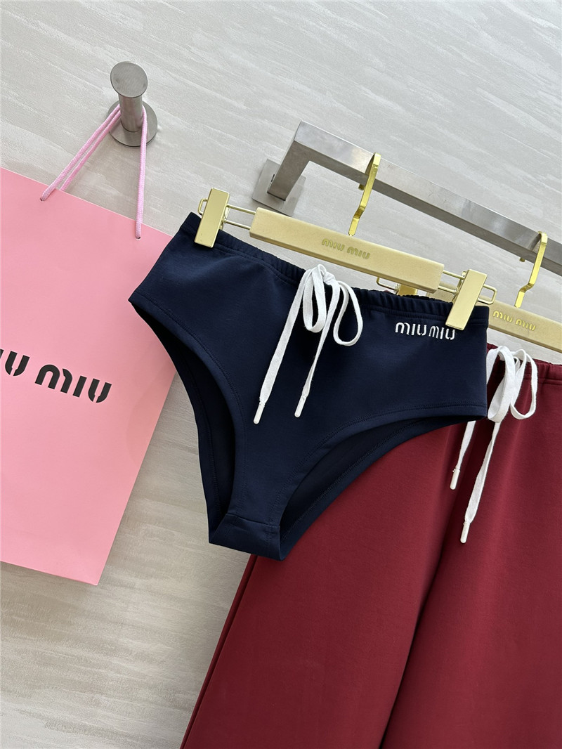 M1um1u sports suit