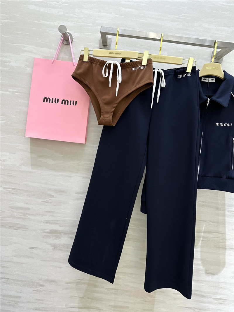 M1um1u sports suit