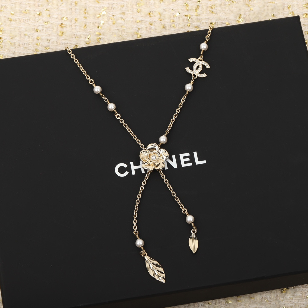 Ch**el camellia necklace