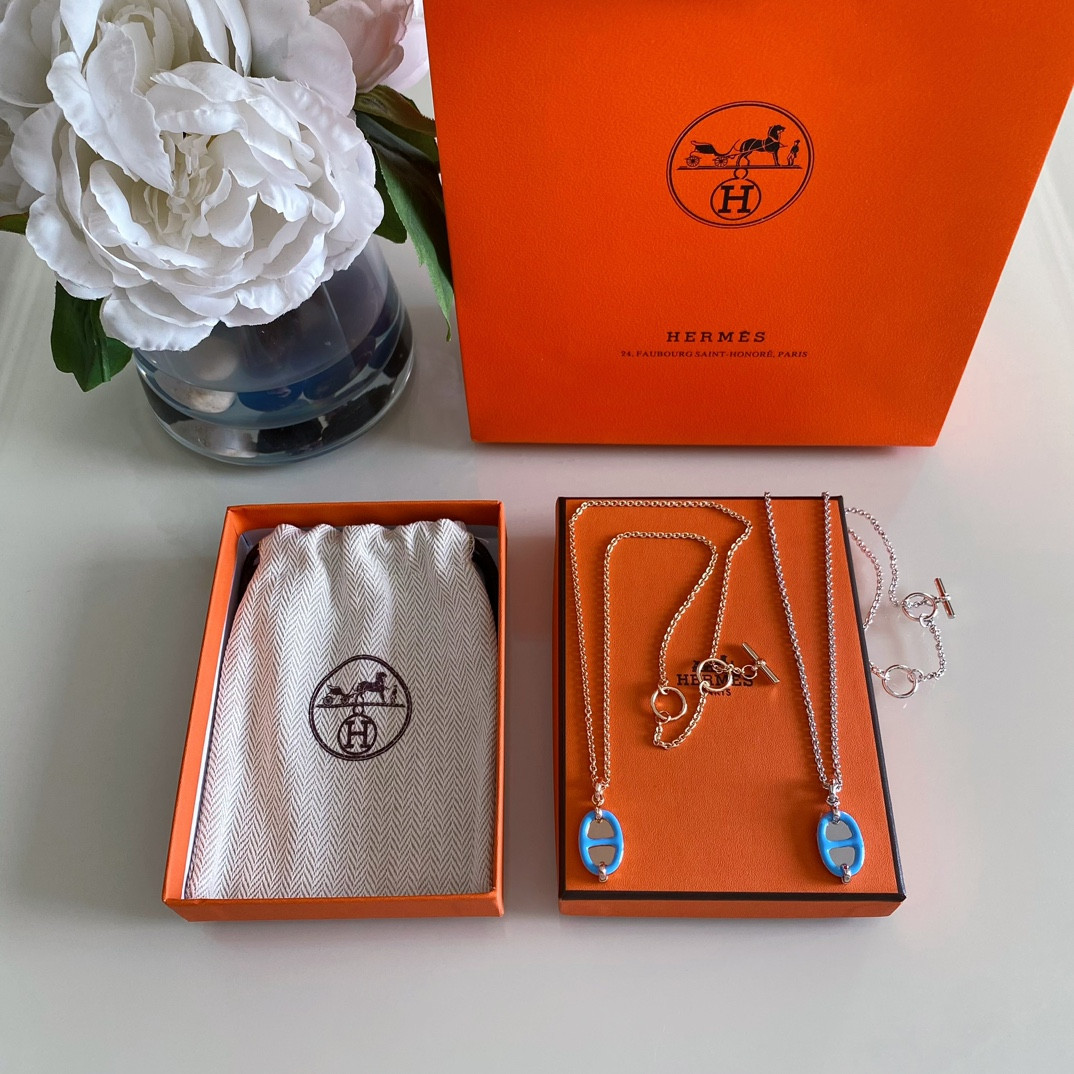 H**me5 pink enamel necklace