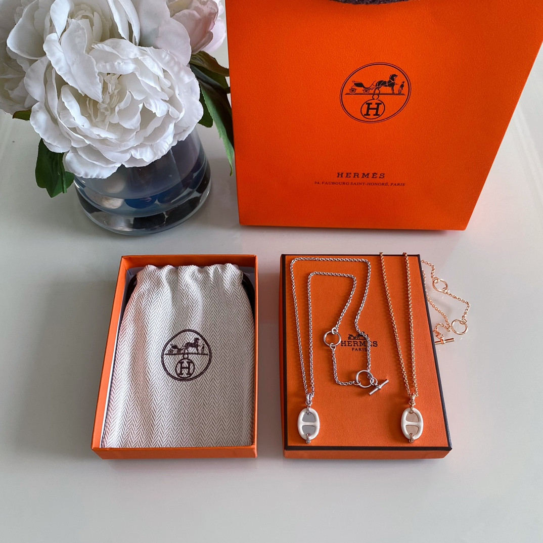 H**me5 pink enamel necklace