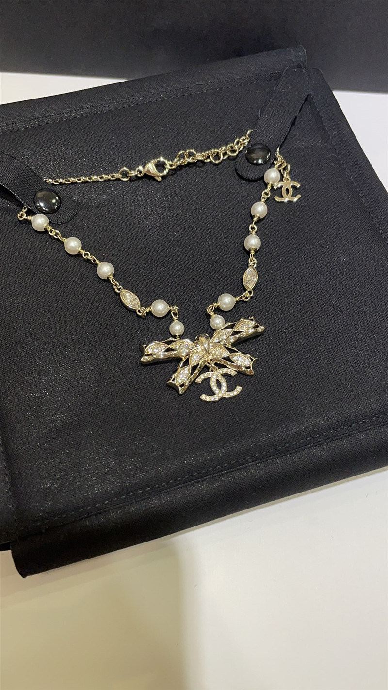 Ch**el bow choker pearl necklace