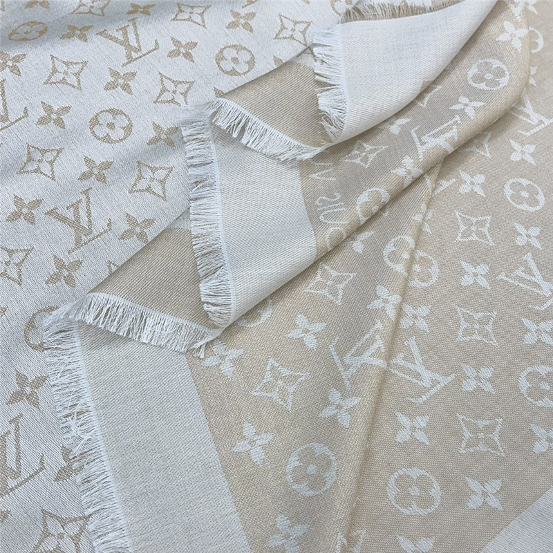 l0vis Vvtt0n lv gold and silver silk shawl