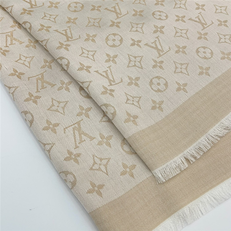 l0vis Vvtt0n lv gold and silver silk shawl