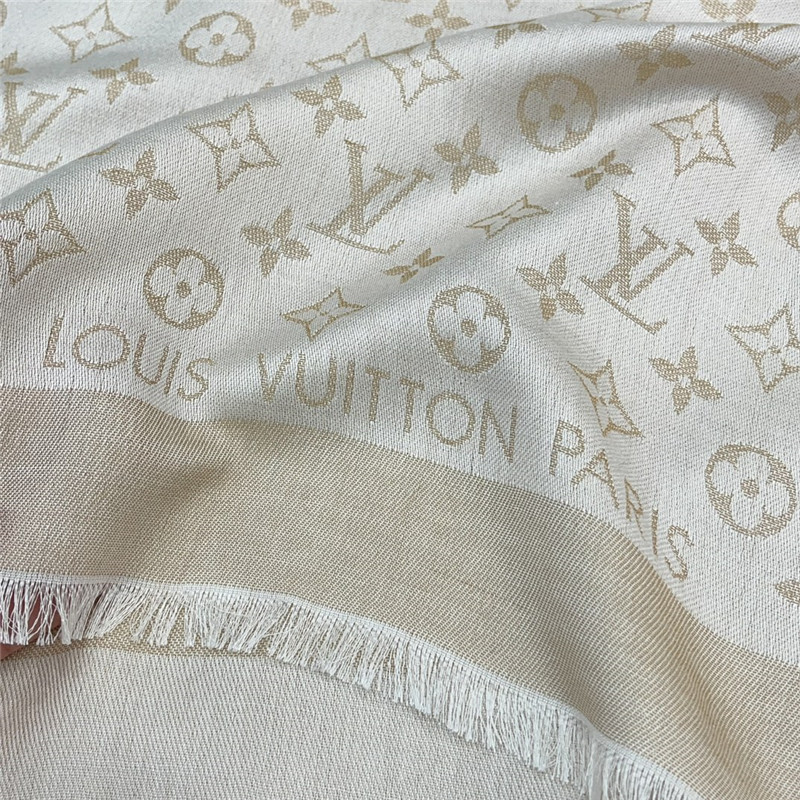 l0vis Vvtt0n lv gold and silver silk shawl