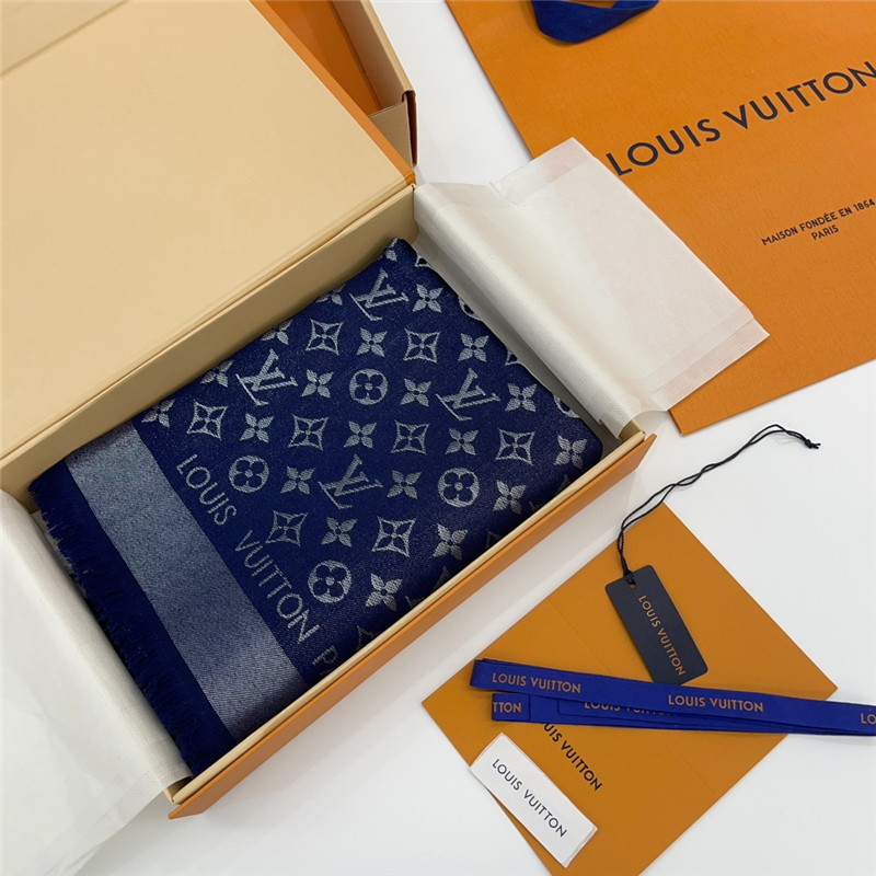 l0vis Vvtt0n lv gold and silver silk shawl