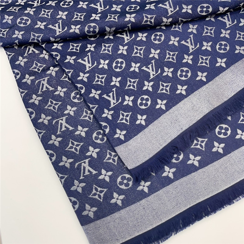 l0vis Vvtt0n lv gold and silver silk shawl