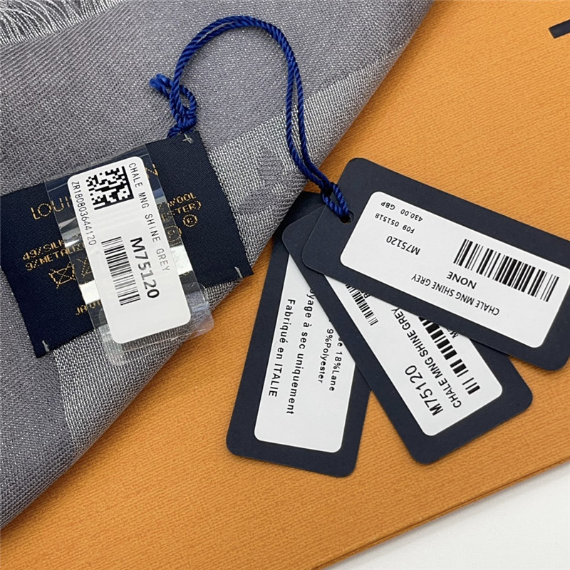 l0vis Vvtt0n lv gold and silver silk shawl