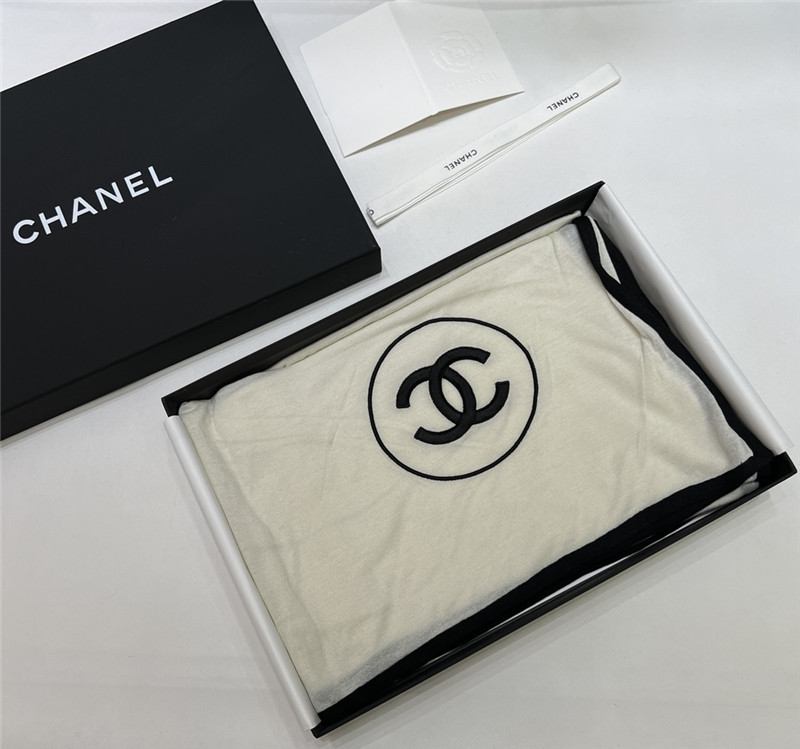 Ch**el velvet plain scarf