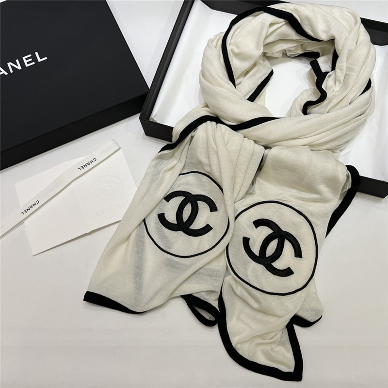 Ch**el velvet plain scarf