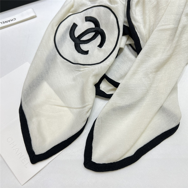 Ch**el velvet plain scarf