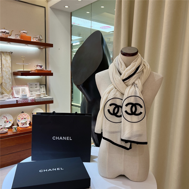 Ch**el velvet plain scarf