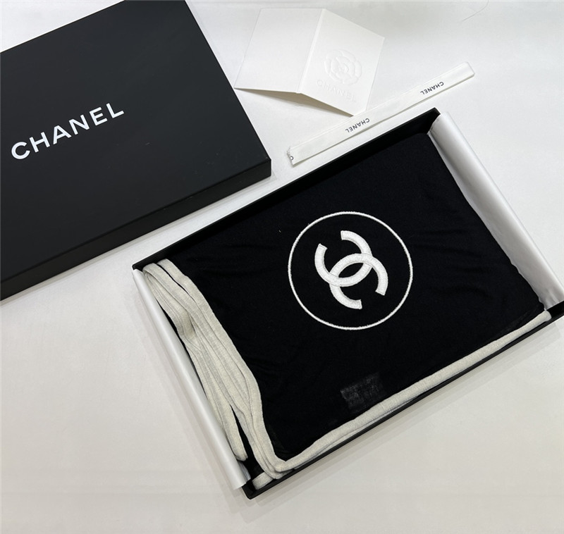 Ch**el velvet plain scarf