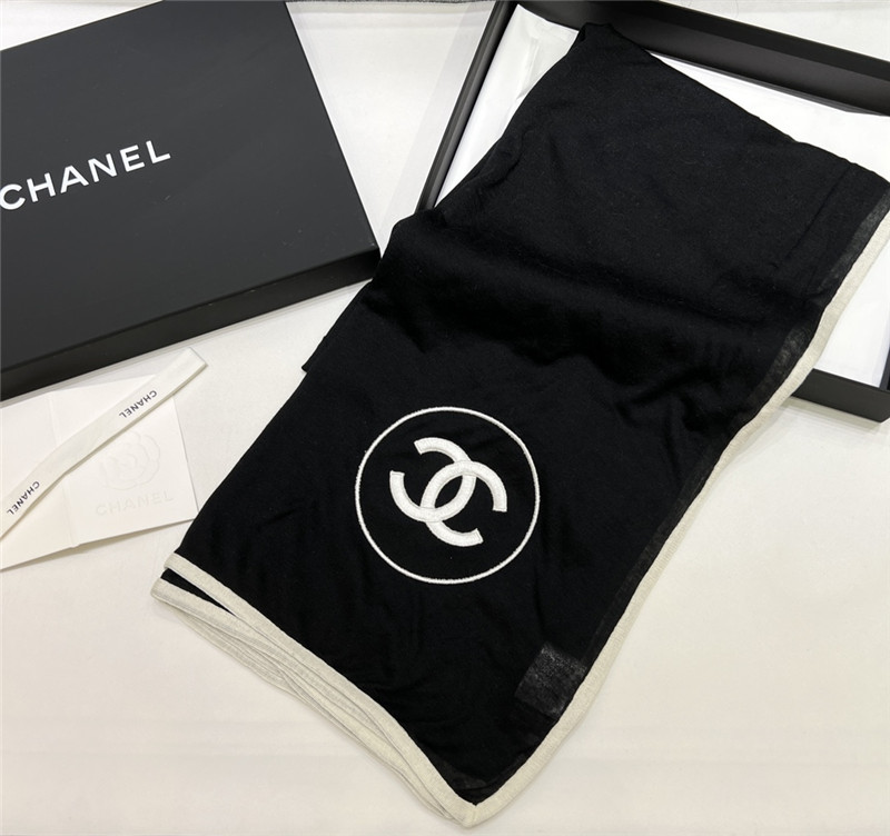 Ch**el velvet plain scarf