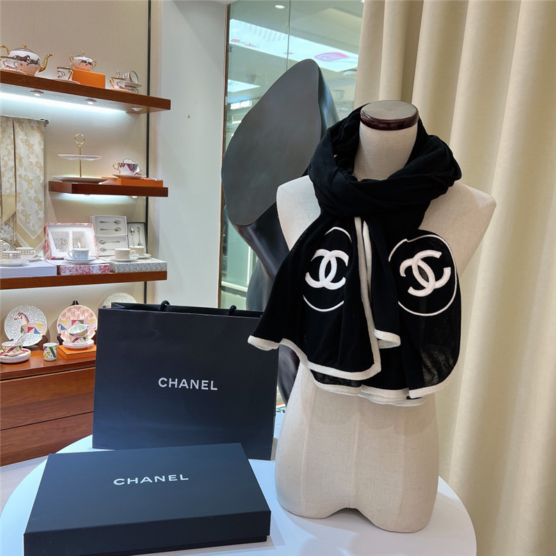 Ch**el velvet plain scarf