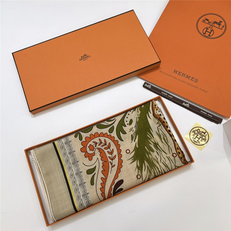 H**me5 animal motif silk scarf