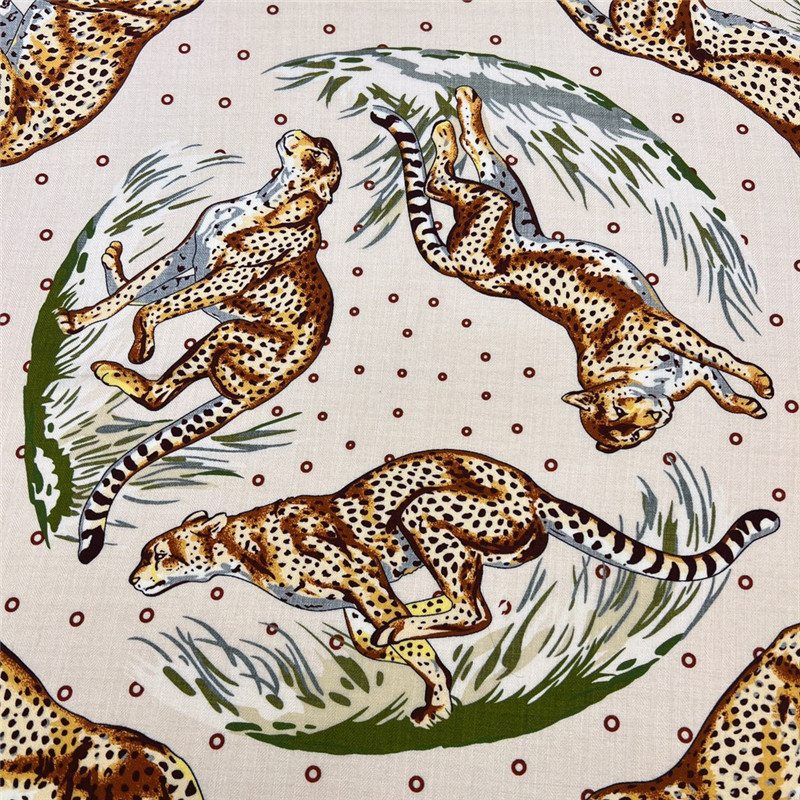 H**me5 animal motif silk scarf