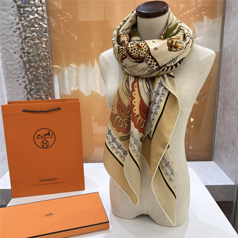 H**me5 animal motif silk scarf