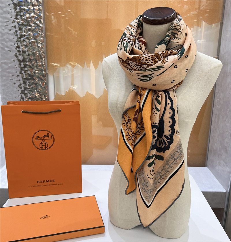 H**me5 double-sided silk scarf