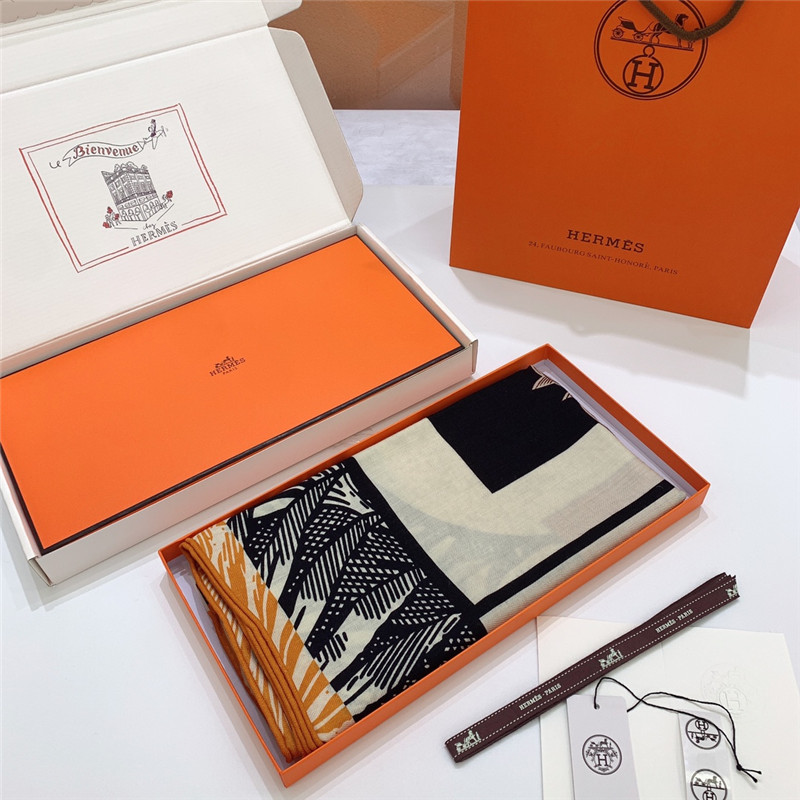 H**me5 double-sided same color square scarf