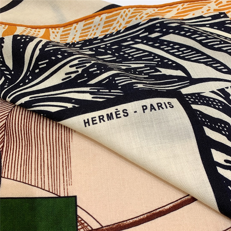 H**me5 double-sided same color square scarf