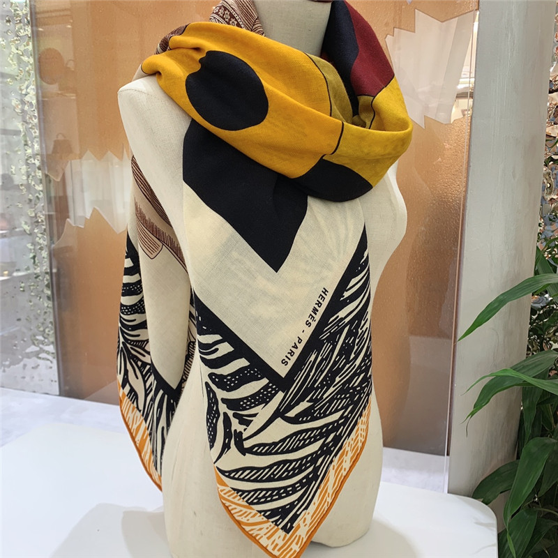 H**me5 double-sided same color square scarf