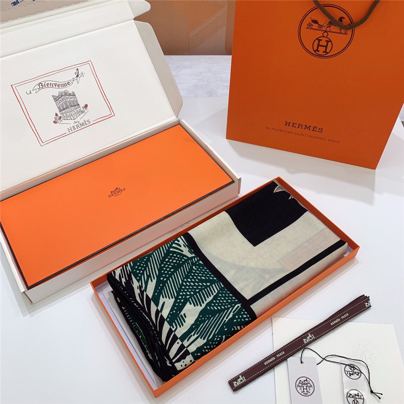 H**me5 double-sided same color square scarf