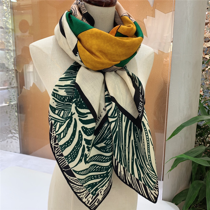 H**me5 double-sided same color square scarf