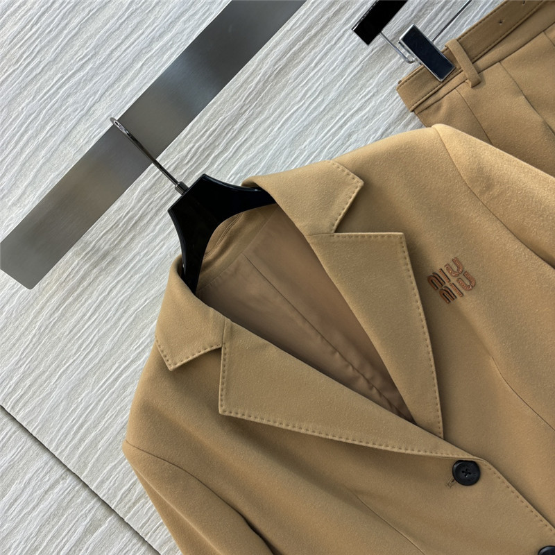 M1um1u suit jacket + belt pleated skirt set