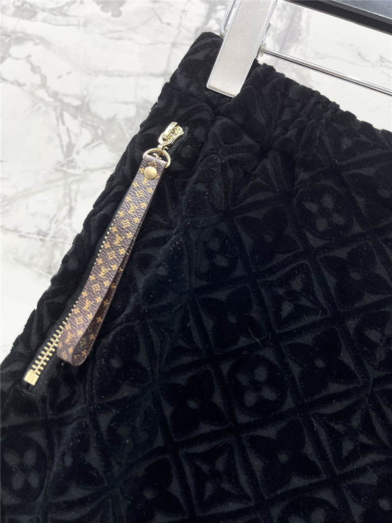 l0vis Vvtt0n lv casual pants