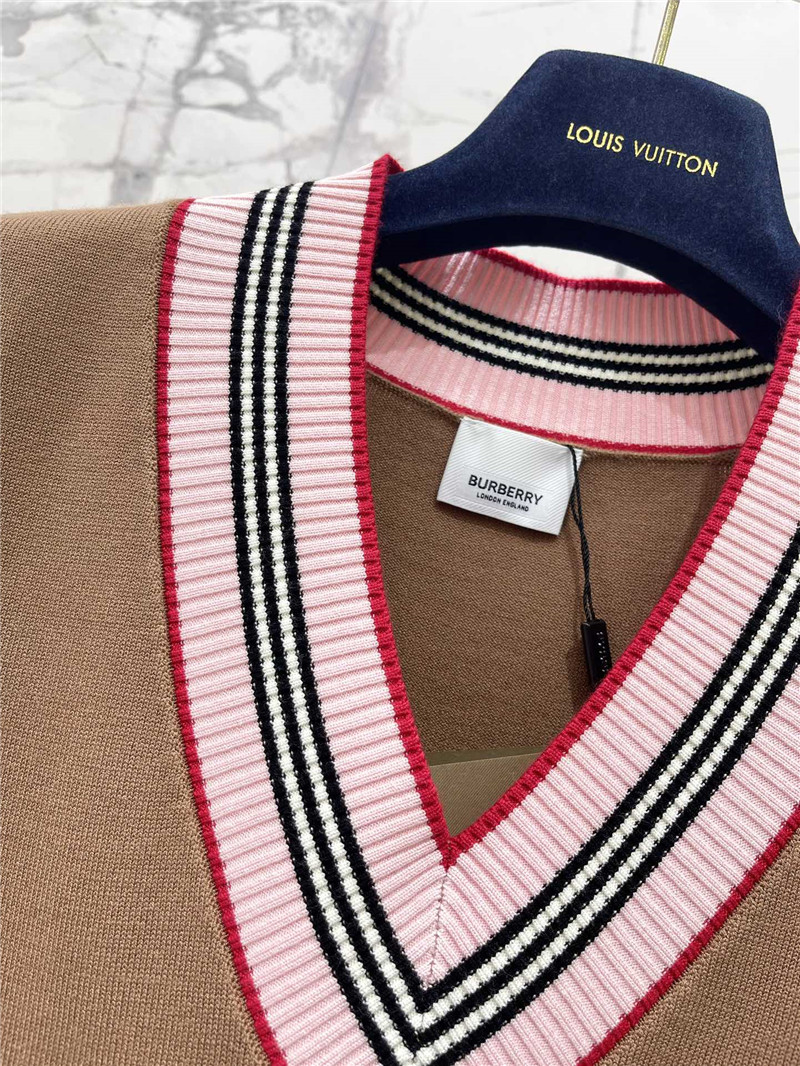 Bv*b*rry v-neck belt strap skirt rib sweater beige