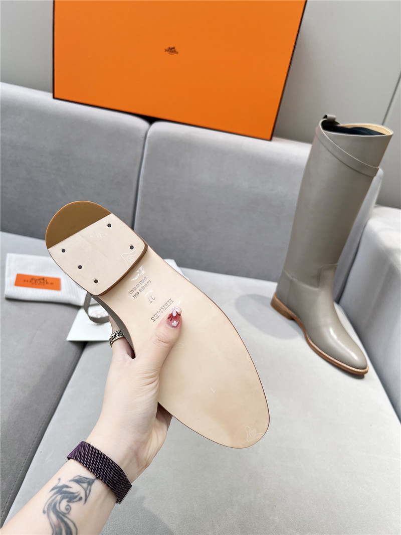 H**me5 jumping calfskin boot in gray