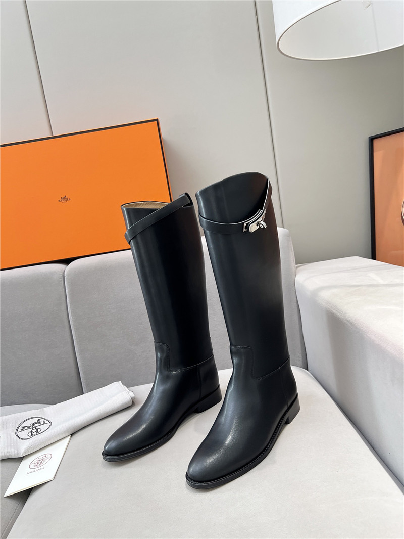 H**me5 jumping calfskin boot in black