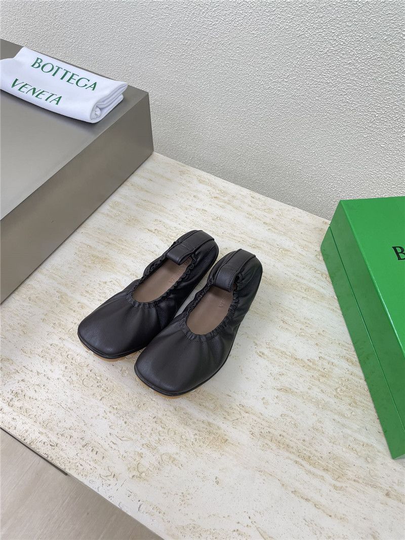 b0tt*ga Ven*ta shore ballerina in fondant lambskin