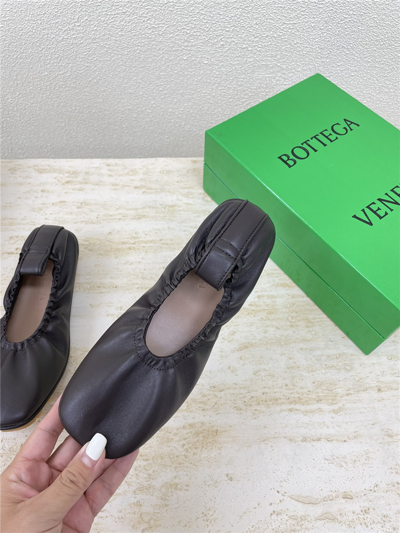 b0tt*ga Ven*ta shore ballerina in fondant lambskin