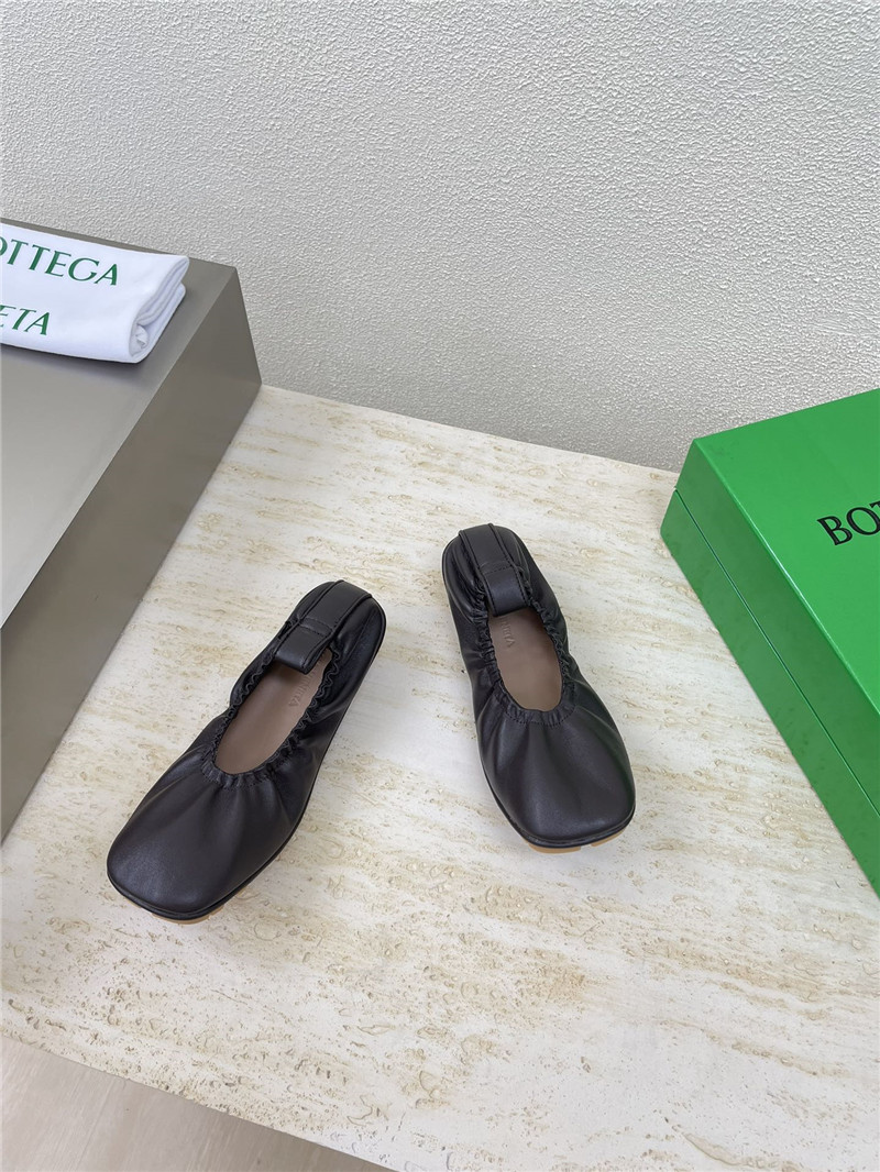 b0tt*ga Ven*ta shore ballerina in fondant lambskin