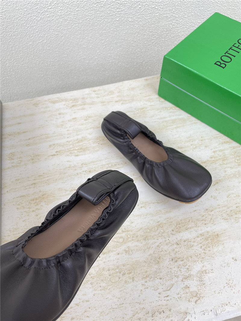 b0tt*ga Ven*ta shore ballerina in fondant lambskin