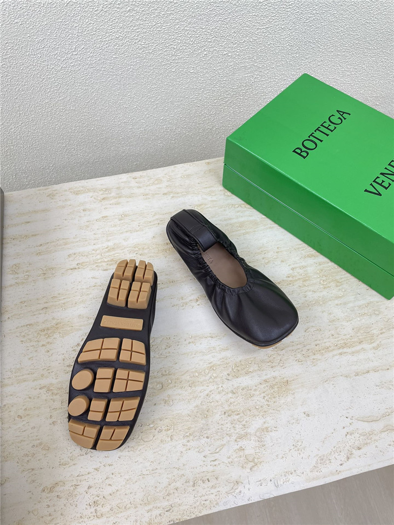 b0tt*ga Ven*ta shore ballerina in fondant lambskin