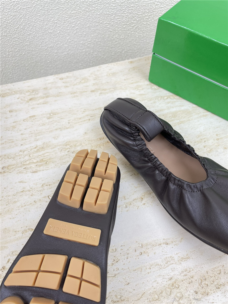 b0tt*ga Ven*ta shore ballerina in fondant lambskin